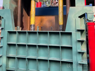 江陰產250噸立式打包機，包塊1.1?1.6米圖3