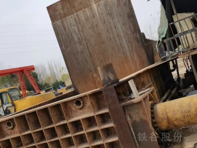 江陰華磊315噸打包機，3米乘3.5米包700帶油出售圖2