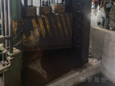 低價處理800噸圣博龍門剪。八米料箱。倆米刀口圖4