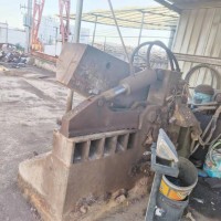現(xiàn)有場地直接轉(zhuǎn)讓出售250金屬打包機、200鱷魚剪、1.3米吸盤，行車各一臺